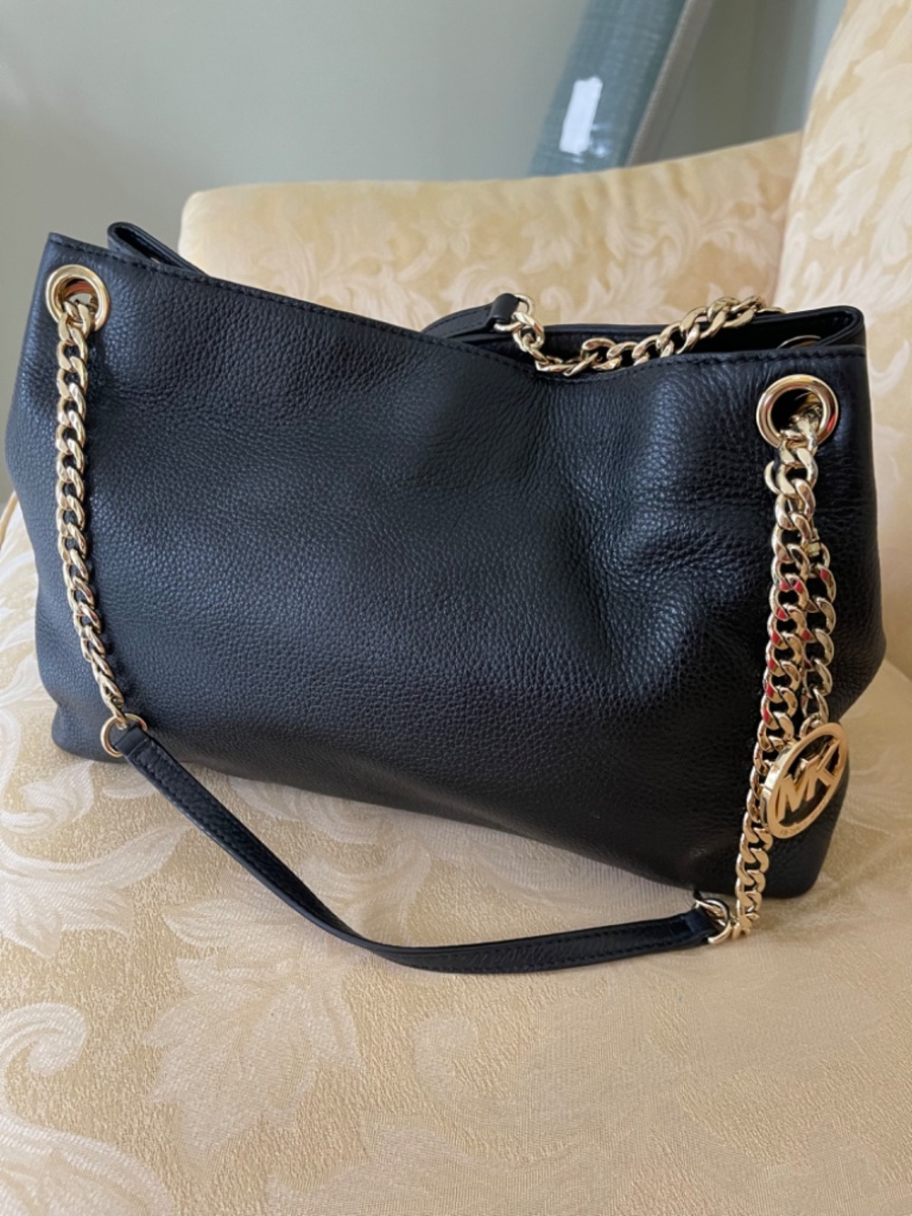 Michael Kors Jet Set Medium Black Pebbled Leather Chain Shoulder Gold Hardware